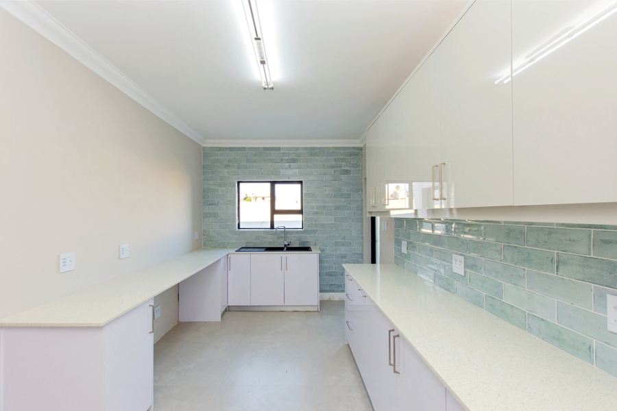5 Bedroom Property for Sale in Myburgh Park Western Cape